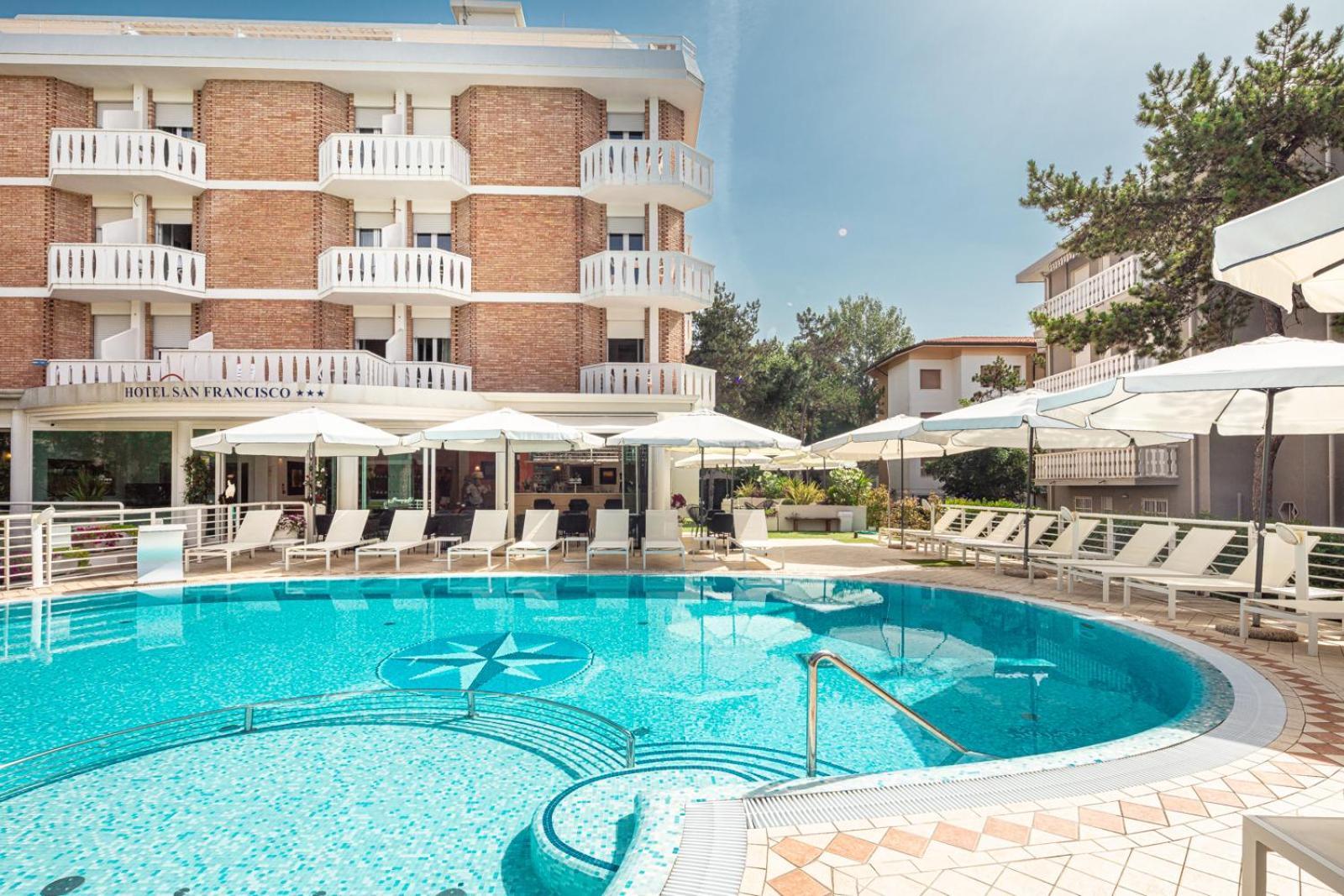 Hotel San Francisco Линьяно-Саббьядоро Экстерьер фото